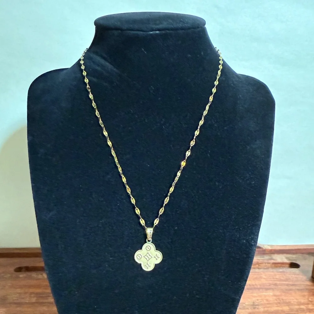 Women’s Gold Clover Stainless Steel Necklace Printed Clover Flower W Lip Chain